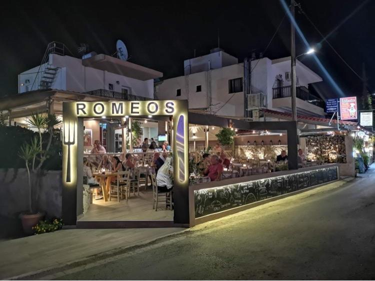 Romeos Studios Agia Marina Eksteriør bilde